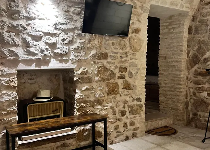 Laura stone room